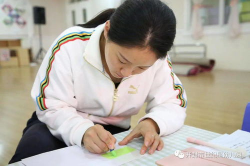 色彩美世界,艺术润童心 世纪星艺术学院幼儿园教师美术培训活动
