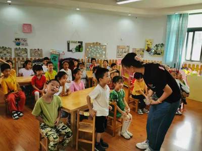 酒职育人守“初心” 校企共育铸“匠心” --教育与艺术学院学生张淑珺在实践岗位中学习成长