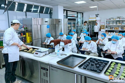 饮食中心举办春夏烘焙新品发布暨学生食堂烘焙饮品技能培训