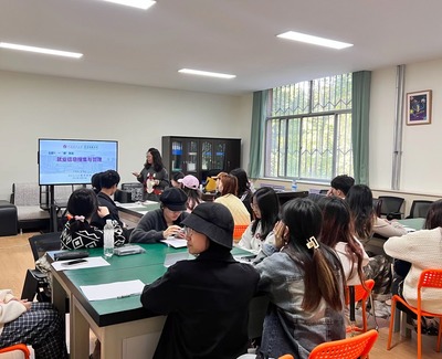 新媒体艺术学院“宏志助航计划”助力毕业生就业能力提升与升学咨询